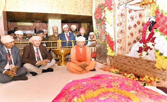 CM Yogi paid obeisance at Ravidas temple in Varanasi