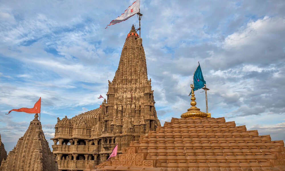 Biparjoy: Dwarkadhish temple closed for devotees, Raksha flag not changed due to strong winds