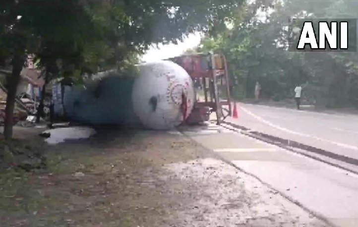 UP News: Fierce collision of gas tanker and tempo, 12 died