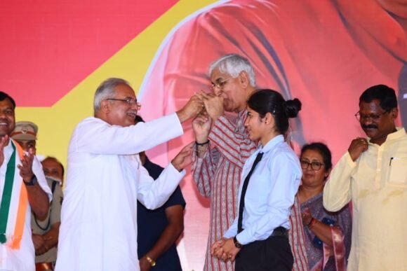 Bhent-Mulakat: Ambikapur gets indoor stadium, gift of digital library