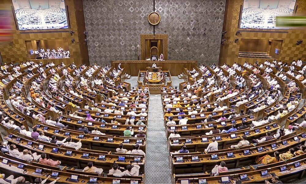 Parliament: Nari Shakti Vandan Bill passed in Lok Sabha, only 2 votes were cast in opposition