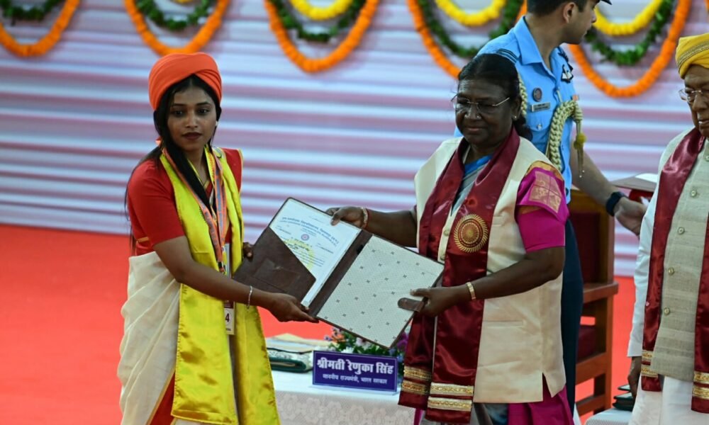 President Murmu attended the 10th convocation of CG Guru Ghasidas University