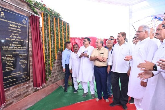 CG News: CM laid the foundation stone of 'Commercial Hub', Aerocity and 'Shaheed Memorial' in Nava Raipur
