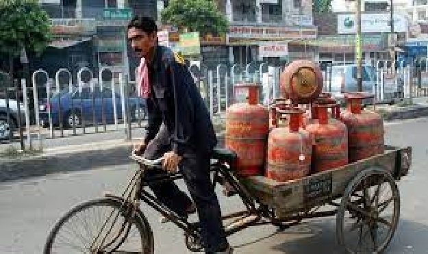 MP News: Transfer of amount to accounts under gas refill scheme for Rs 450, more than 36 lakh people got benefit