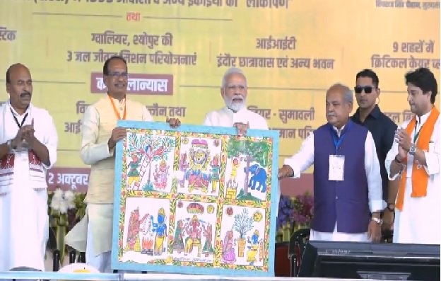 MP News: PM Modi gifted development works worth Rs 19000 crore to the state