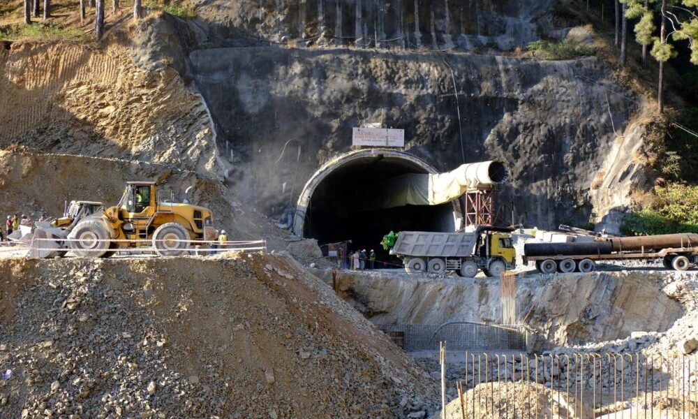 Uttarkashi Tunnel Collapse: Drilling done up to 30 meters in the tunnel, efforts continue to save 40 lives