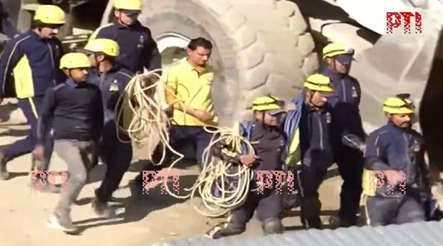 Uttarkashi Tunnel Rescue: Drilling stopped due to machine fault, only last pipe left to be laid