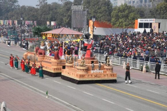 75th Republic Day: Tableau of Chhattisgarh on the Kartavya Path in Delhi, glimpse of primitive people's parliament 'Muria Darbar' seen