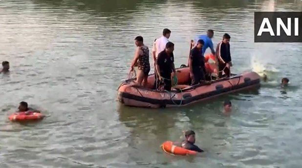 Vadodara: Boat carrying school children on picnic capsized, 13 children and 2 teachers died