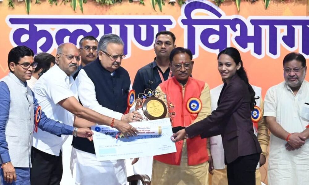 Chhattisgarh: Talented players were honored in the state sports decoration ceremony, Chief Minister said - When talents shine, the society also shines