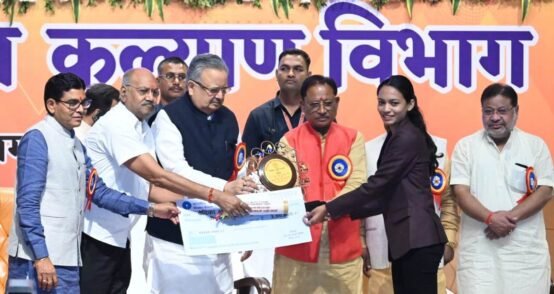 Chhattisgarh: Talented players were honored in the state sports decoration ceremony, Chief Minister said - When talents shine, the society also shines