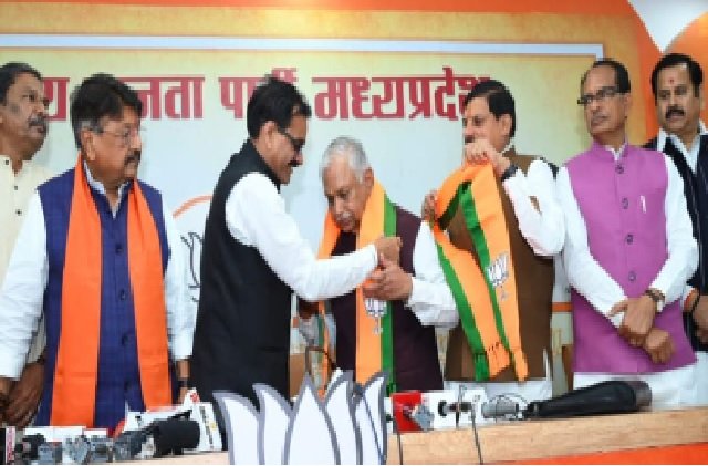 MP News: Another veteran of Congress joins BJP, Suresh Pachauri joins BJP