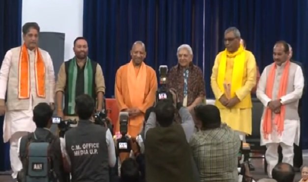 Yogi Cabinet Expansion: Four leaders including Anil Kumar and Sunil Sharma became ministers, Governor administered oath