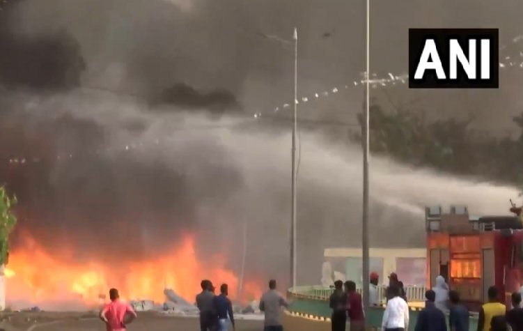 Raipur: Massive fire broke out in transformer warehouse, three kilometer area was evacuated