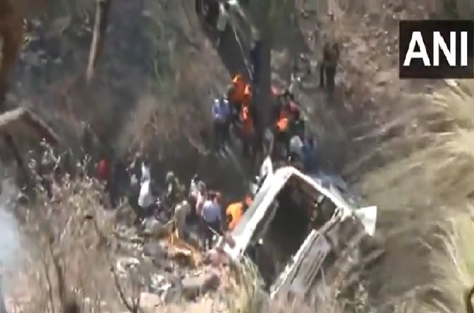 Bus Accident: UP bus full of passengers fell into a ditch in Jammu, 15 dead, 15 injured