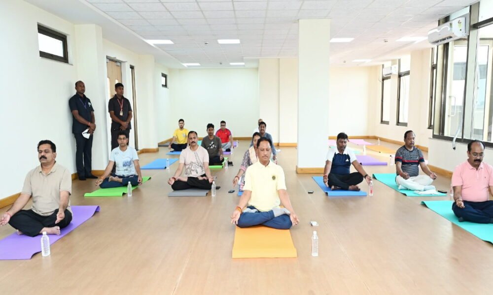 International Yoga Day: Chief Minister will practice yoga in the Science College grounds of Raipur, programs will be organized at all the district headquarters