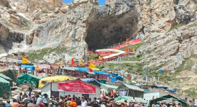 Amarnath Yatra: Devotees are flocking to have darshan of Baba Barfani, this time the old record is expected to be broken