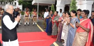 Chhattisgarh: Emotional farewell given to outgoing Governor Vishwabhushan Harichandan, new Governor Ramen Deka will take oath on July 31