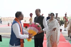 Chhattisgarh: Emotional farewell given to outgoing Governor Vishwabhushan Harichandan, new Governor Ramen Deka will take oath on July 31