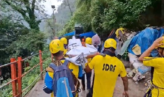 Kedarnath: Debris fell from the hill on Kedarnath walking route, 3 pilgrims died, 5 injured