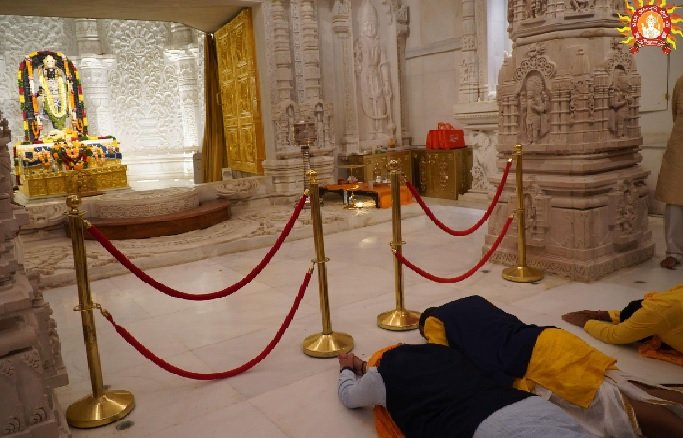 Ayodhya: Chhattisgarh government's prostration to Ramlala, Chhattisgarh's Bhancha Ram, Jai Shri Ram, Jai Shri Ram chanted in the temple