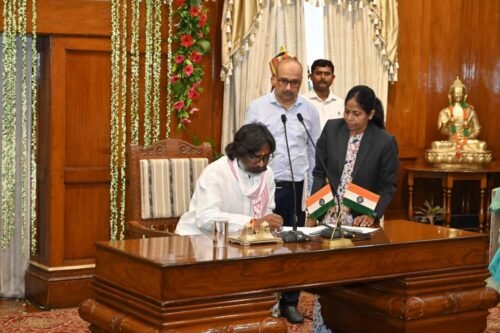 Jharkhand: Hemant Soren takes oath as Chief Minister, becomes Chief Minister of Jharkhand for the third time