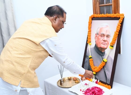 Chhattisgarh: Chief Minister Sai paid tribute to former PM Atal Bihari Vajpayee on his death anniversary, said - Atal ji is our state builder