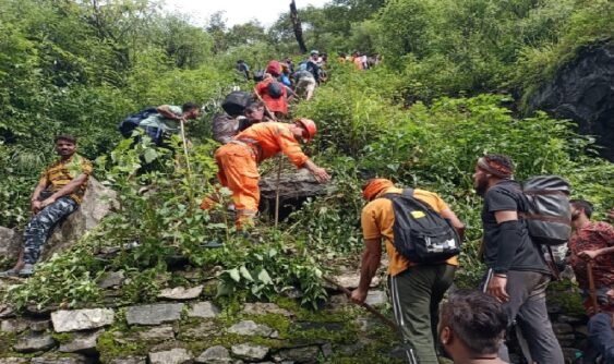 Kedarnath: 4000 people stranded in Kedarnath were rescued, Air Force's MI-17 and Chinook helicopters were also deployed in rescue