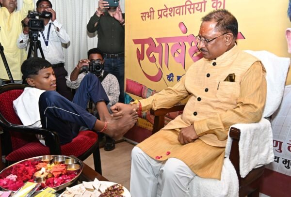 Raksha Bandhan: Varsha tied Rakhi to Chief Minister Sai with her feet, not her hands