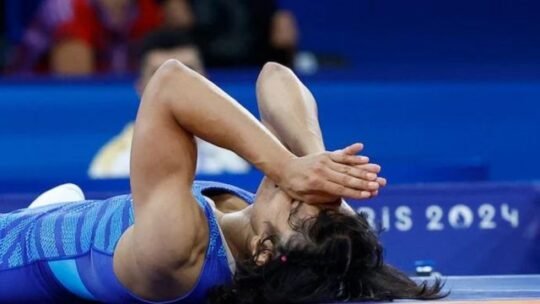 Paris Olympics 2024: Wrestler Vinesh Phogat disqualified before the final of 50 kg category, weight found to be 100 grams excess