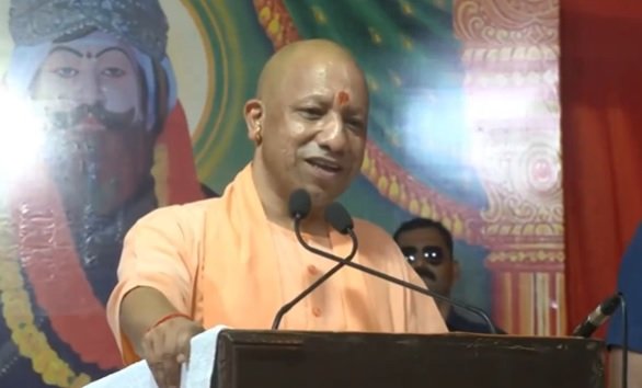 UP News: 'A saint and a yogi are not slaves of power, Chief Minister Adityanath's statement in Chandauli