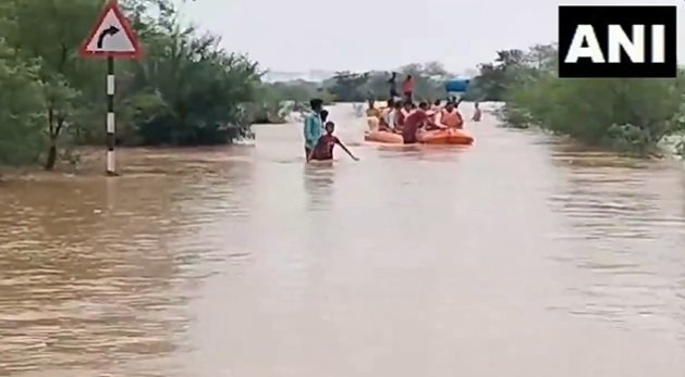 MP News: Flood situation due to heavy rains in many districts of the state, 125 people trapped in flood in Dabra were rescued