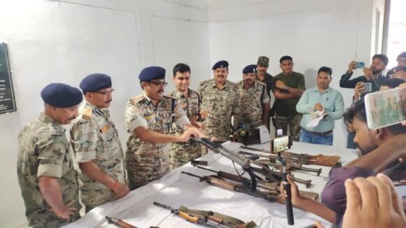 Naxal Encounter: Security forces killed high rank Naxalites in Abujhmad, recovered huge quantity of weapons including AK-47