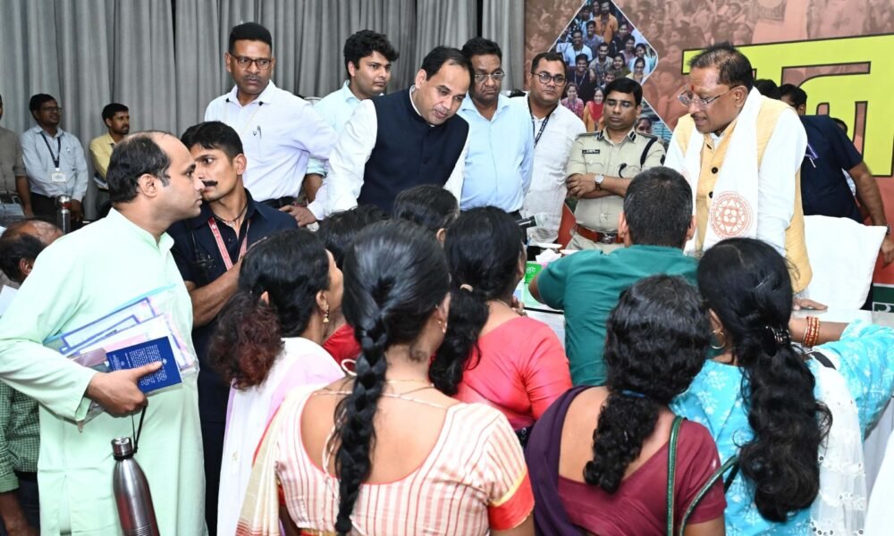 Chhattisgarh: Chief Minister Sai listened to the problems of thousands of people in public darshan, immediate help brought smiles on faces