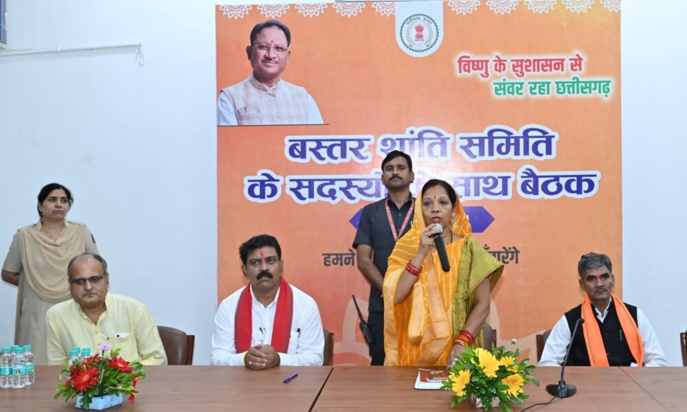 Chhattisgarh: Bastar residents, victims of Maoist violence returned from New Delhi, warmly welcomed at the Chief Minister's residence