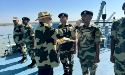 Diwali: Prime Minister Modi celebrated Diwali with soldiers in Kutch, said - Government cannot compromise on even an inch of land