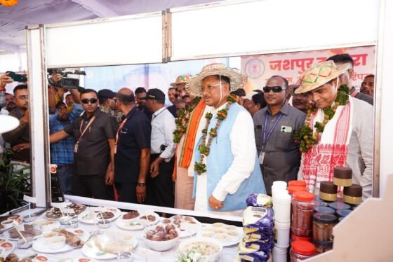 Chhattisgarh: Surguja Area Tribal Development Authority meeting was held at Mayali Nature Camp, CM was welcomed in traditional manner