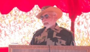 Diwali: Prime Minister Modi celebrated Diwali with soldiers in Kutch, said - Government cannot compromise on even an inch of land