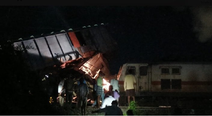 Train Accident: Mysore-Darbhanga Express collides with goods train, coach catches fire, many coaches derail