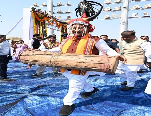 Chhattisgarh: Chief Minister seen dressed in Bastar colors, showing connection towards the rich folk culture and tradition of Bastar