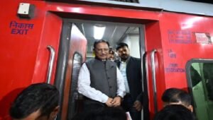 Chhattisgarh: Chief Minister Sai will now tour the state by train, traveled by Amarkantak Express to Bilaspur