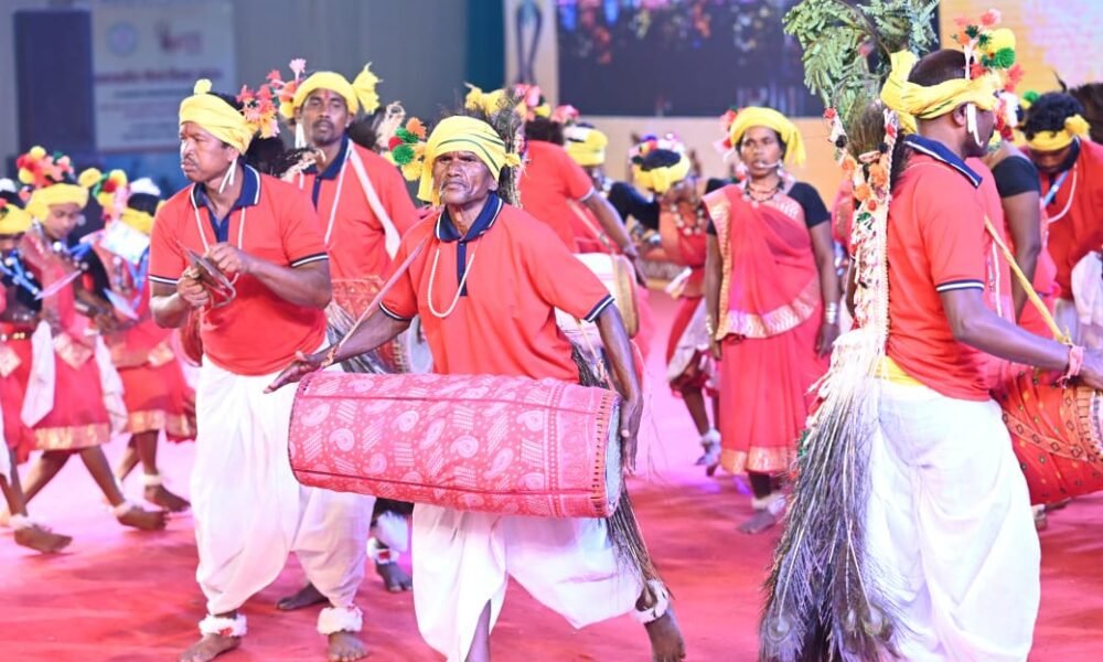 Chhattisgarh: Interstate Tribal Folk Dance Festival concludes, dance groups from different states gave a spectacular presentation