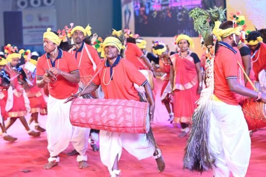 Chhattisgarh: Interstate Tribal Folk Dance Festival concludes, dance groups from different states gave a spectacular presentation