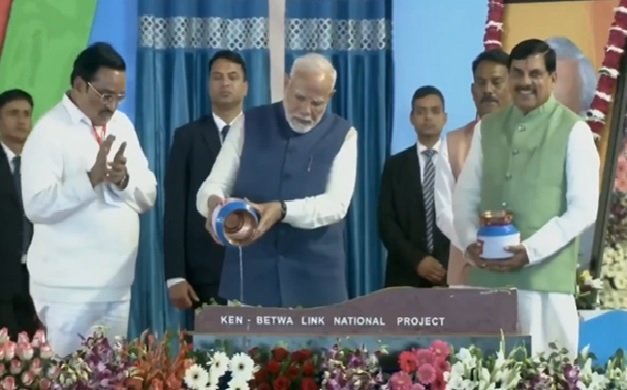 PM Modi: Prime Minister Modi laid the foundation stone of Ken-Betwa link project, water will reach fields and houses in Bundelkhand