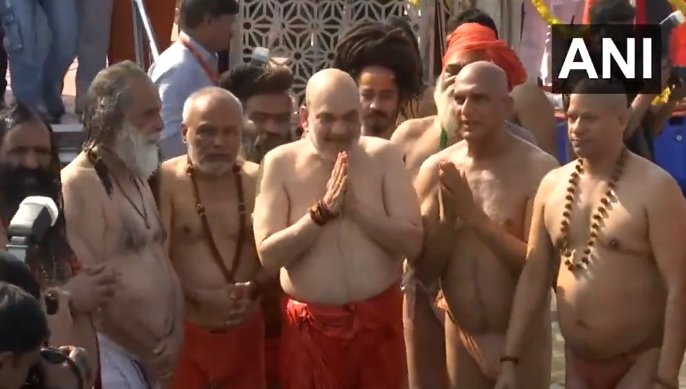 Mahakumbh 2025: Home Minister Amit Shah took a dip in Mahakumbh, CM Yogi and sages and saints also accompanied him