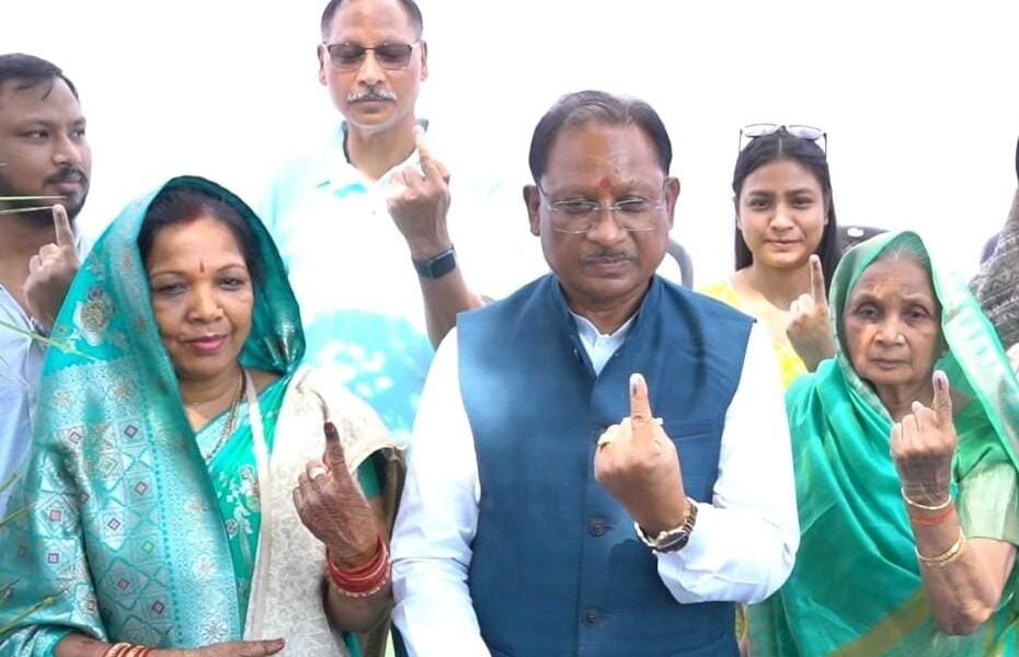 Chhattisgarh: Chief Minister Sai voted in the third phase of Panchayat elections, participated in the great festival of democracy