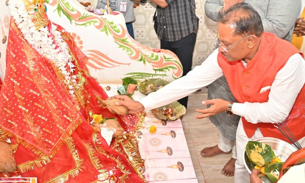 Jashpur: Chief Minister Saayi reached Maa Sharda Dham on Basant Panchami festival, offered prayers at Saraswati temple