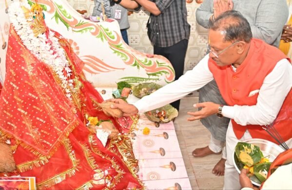 Jashpur: Chief Minister Saayi reached Maa Sharda Dham on Basant Panchami festival, offered prayers at Saraswati temple