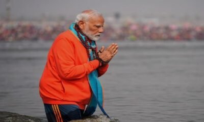 Mahakumbh 2025: Prime Minister Modi took a dip in the Sangam, offered Arghya to the Sun and offered saree to Mother Ganga