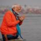 Mahakumbh 2025: Prime Minister Modi took a dip in the Sangam, offered Arghya to the Sun and offered saree to Mother Ganga